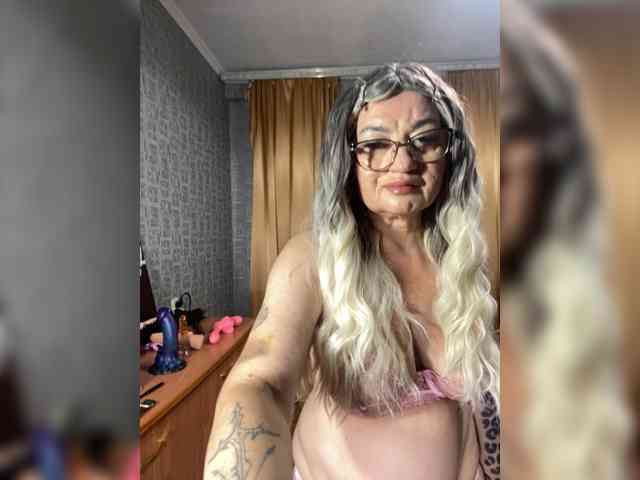MissTemperament webcam