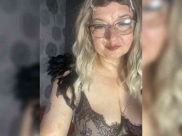MissTemperament webcam