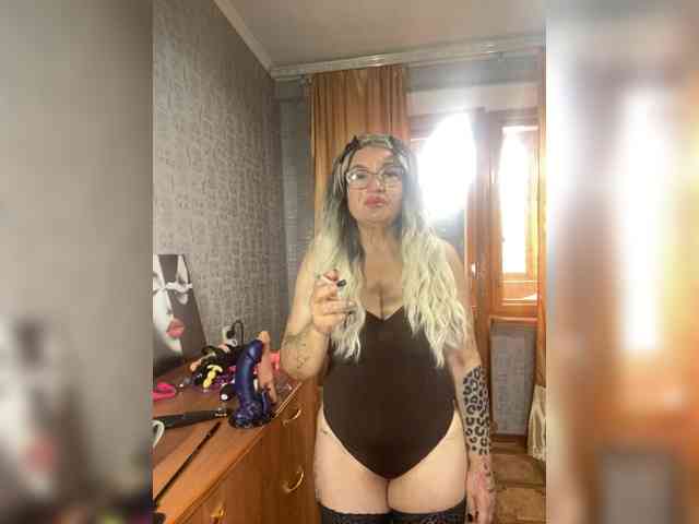 MissTemperament webcam