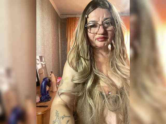 MissTemperament webcam