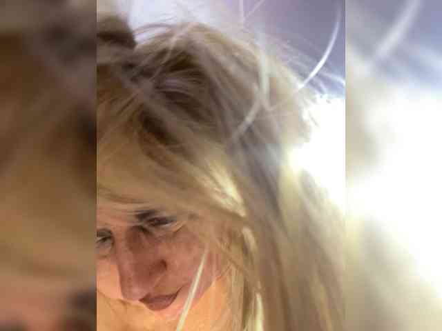 SVETIKBOMBOCHKA Sex Cam Show