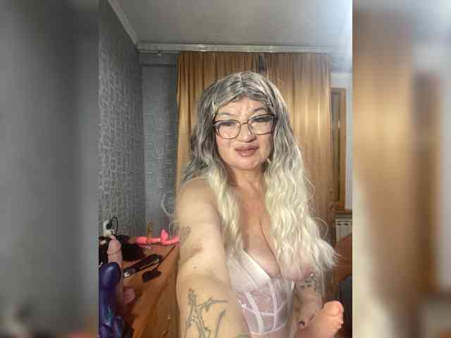 MissTemperament webcam