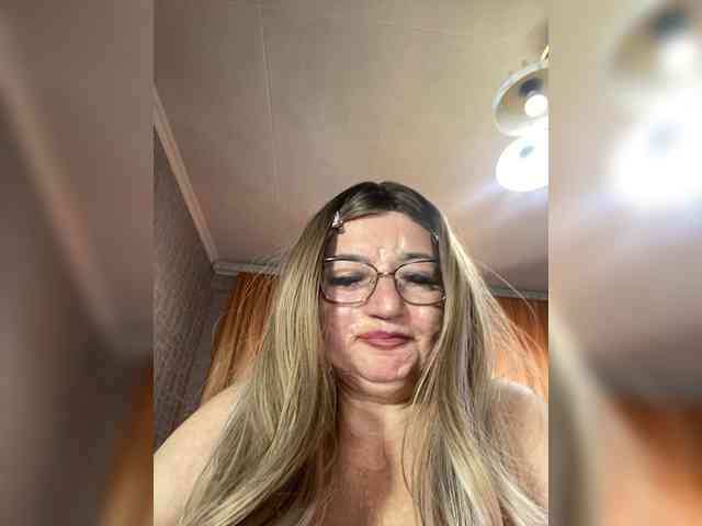 MissTemperament webcam