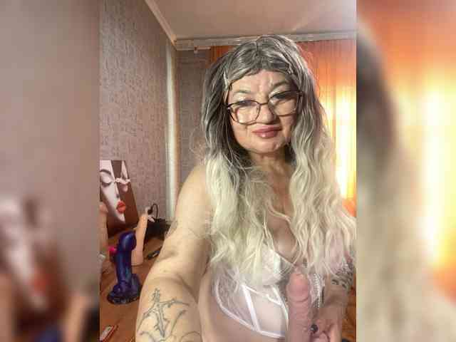 MissTemperament webcam