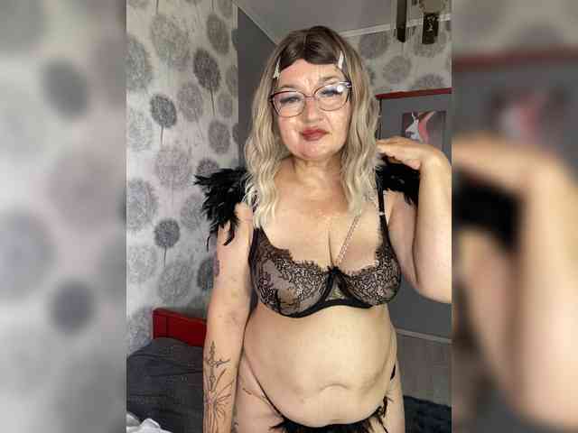 MissTemperament webcam