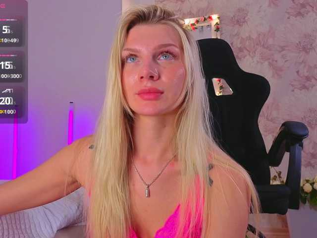 NicoleHampton's BongaCams show and profile