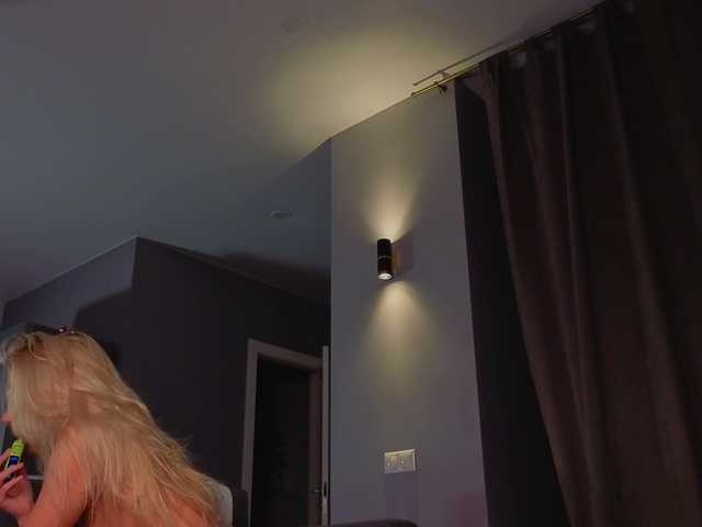 NicoleHampton's BongaCams show and profile