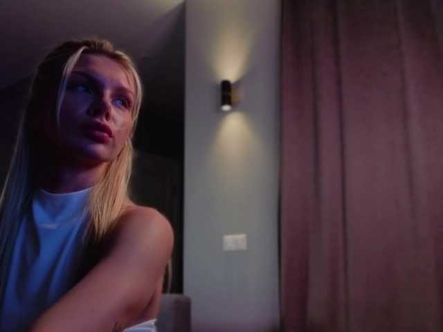 NicoleHampton's BongaCams show and profile