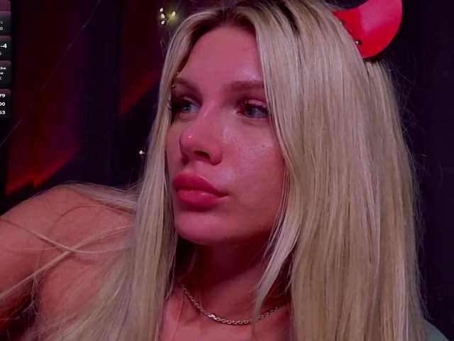 NicoleHampton live cam on BongaCams