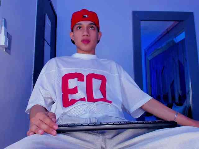 sebax-00 Sex Cam Show