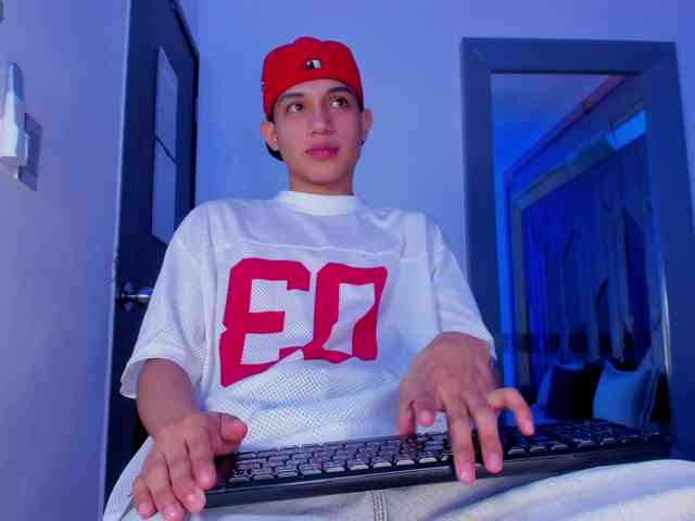 sebax-00 Sex Cam Show