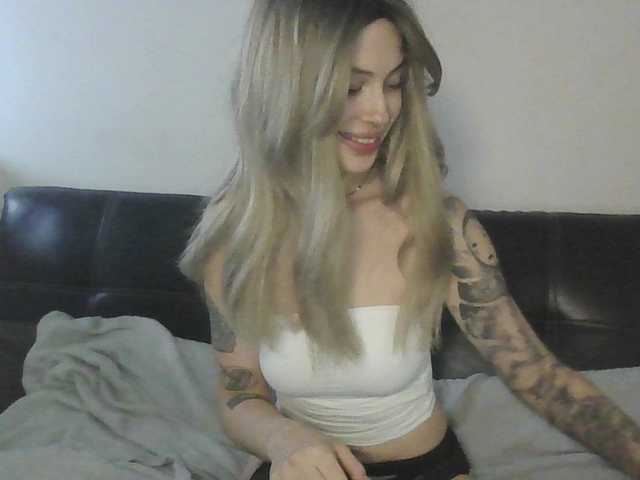 EmilyFlowers's BongaCams show and profile