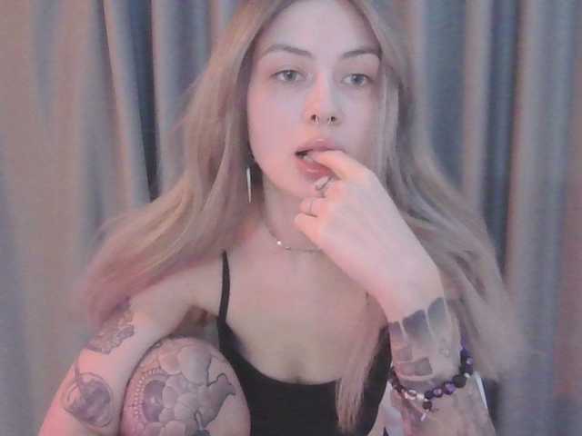 EmilyFlowers's BongaCams show and profile