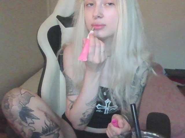 EmilyFlowers webcam