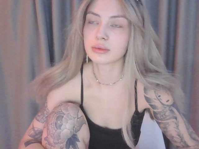 EmilyFlowers's BongaCams show and profile