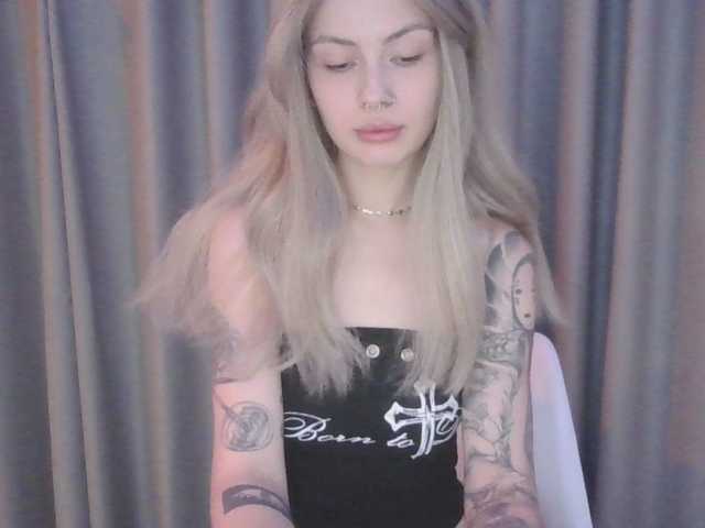 EmilyFlowers's BongaCams show and profile