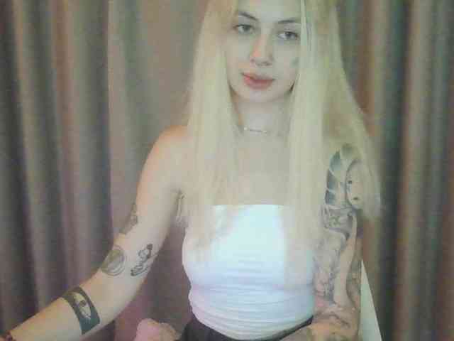 EmilyFlowers webcam