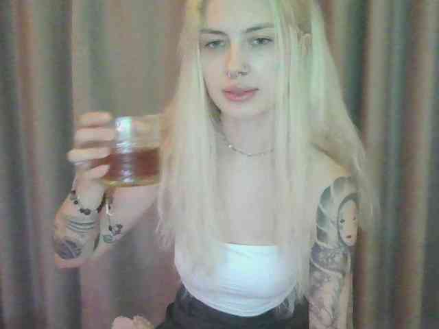 EmilyFlowers webcam
