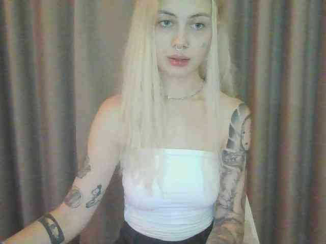 EmilyFlowers webcam