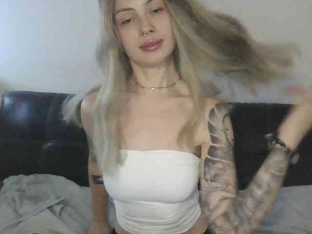 EmilyFlowers Live Webcam on BongaCams