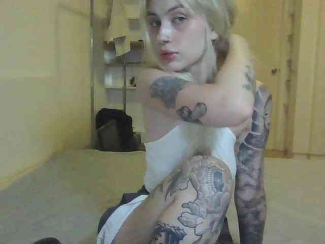 EmilyFlowers webcam