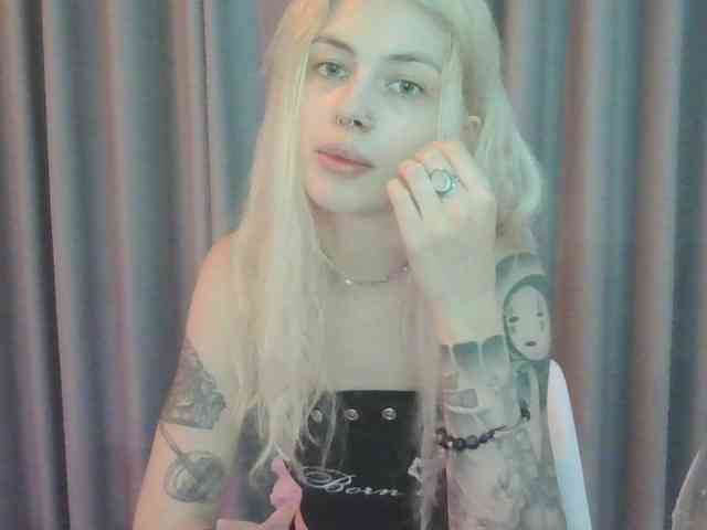 EmilyFlowers webcam