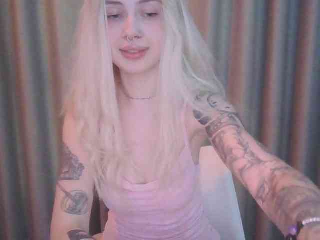 EmilyFlowers webcam