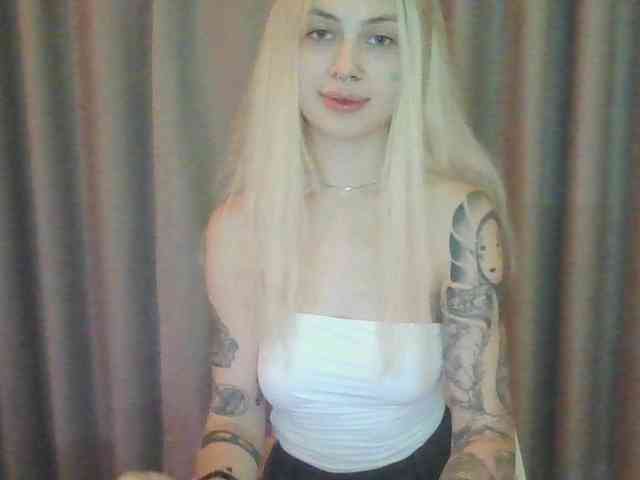 EmilyFlowers webcam