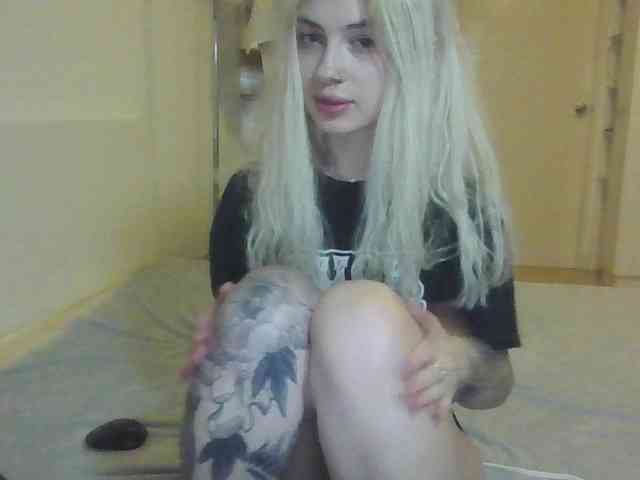 EmilyFlowers webcam