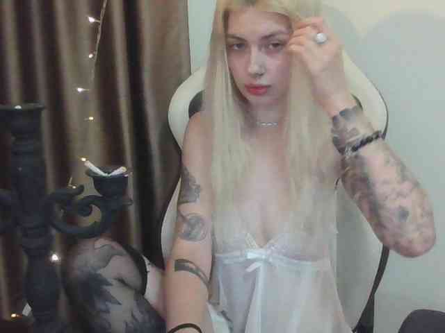 EmilyFlowers webcam