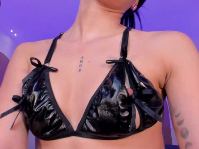 BellaConnor's BongaCams show and profile