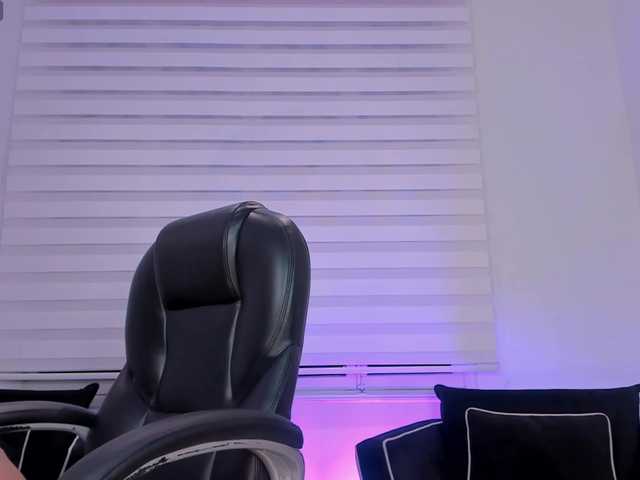 BellaConnor live cam