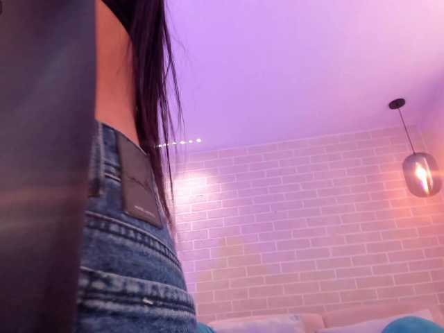 le modèle BellaConnor est en webcam porno dans un show sur le site bongacams, il possède les tags suivants: Latino/Hispanic,Brunette,Shaved