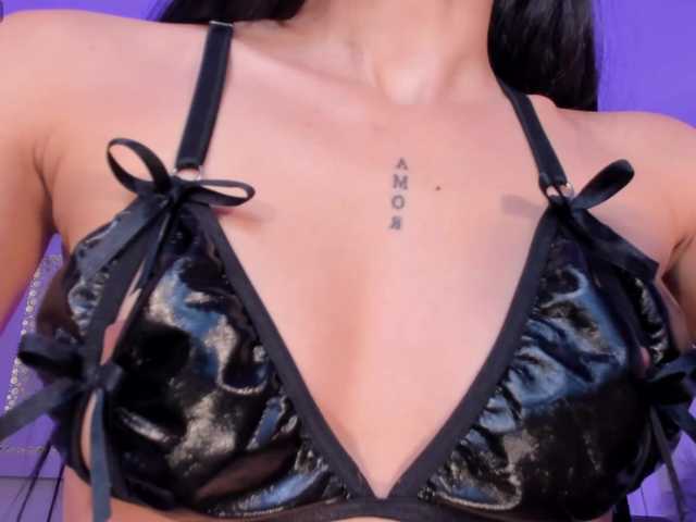 BellaConnor's BongaCams show and profile