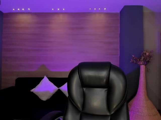 BellaConnor live webcam show