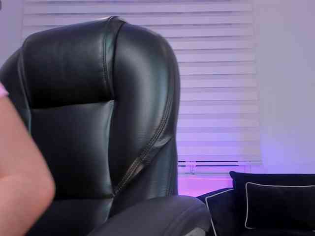 BellaConnor webcam