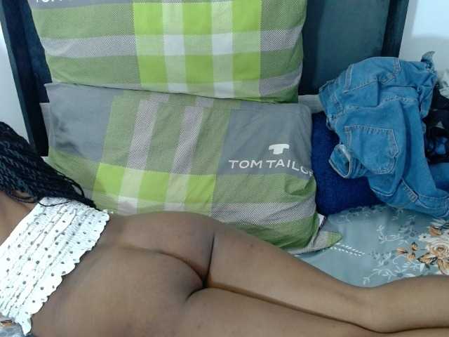 Skinybitchx live cam on BongaCams