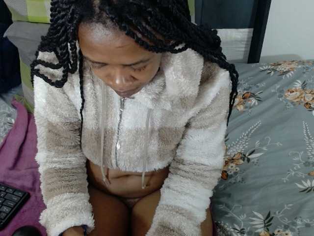 Skinybitchx live cam on BongaCams