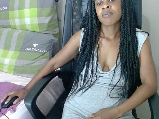 Skinybitchx live cam on BongaCams