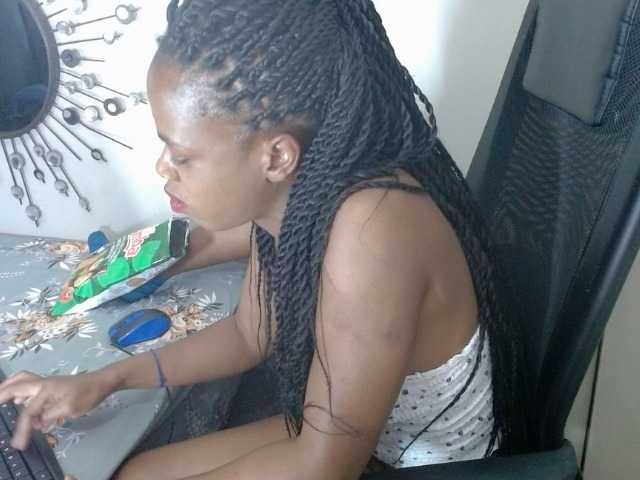 Skinybitchx live webcam show