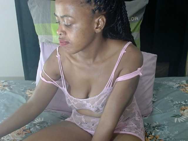 Skinybitchx live webcam show