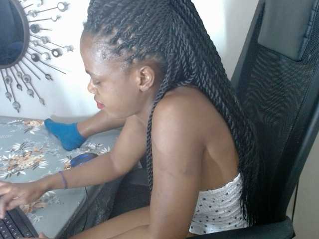 Skinybitchx live webcam show