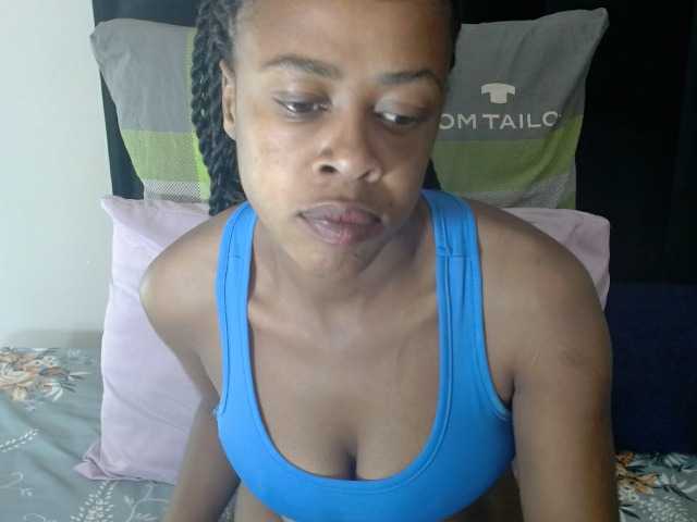 Skinybitchx live webcam show