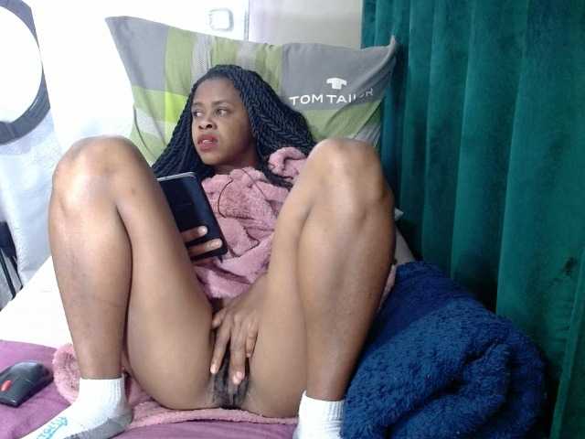 Skinybitchx live cam