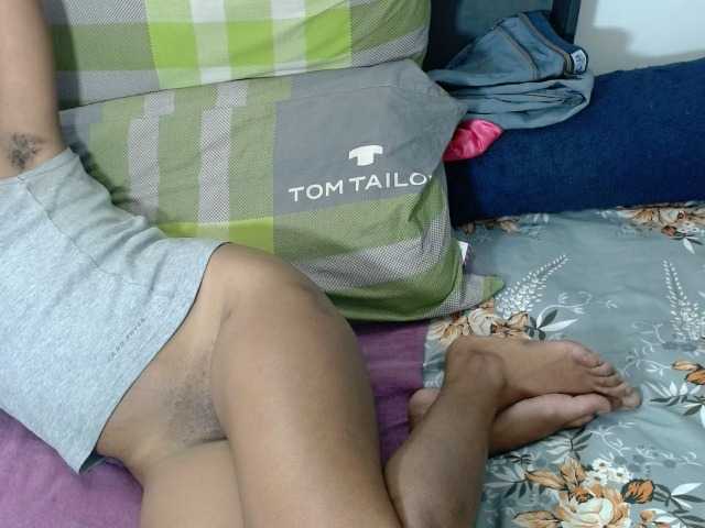 Skinybitchx live cam on BongaCams