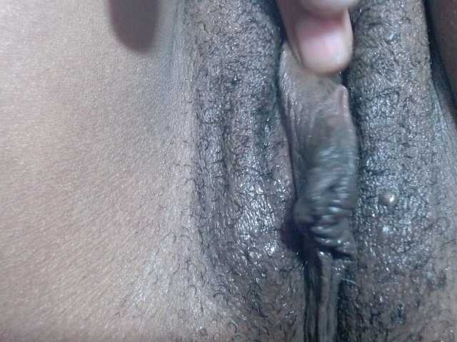 Skinybitchx live cam on BongaCams