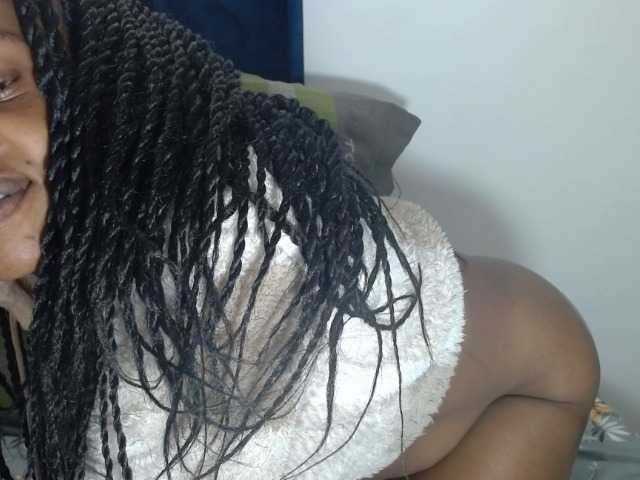 Skinybitchx live webcam show