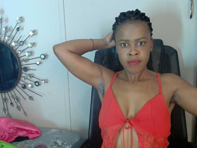 Skinybitchx live webcam show