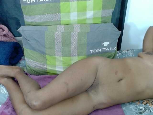 Skinybitchx live cam on BongaCams