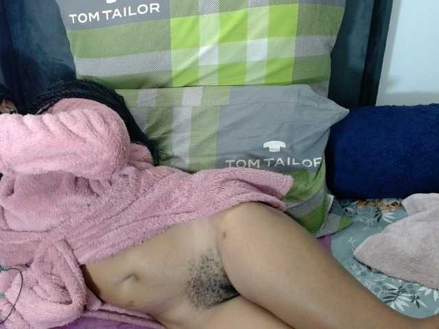 Skinybitchx live cam on BongaCams